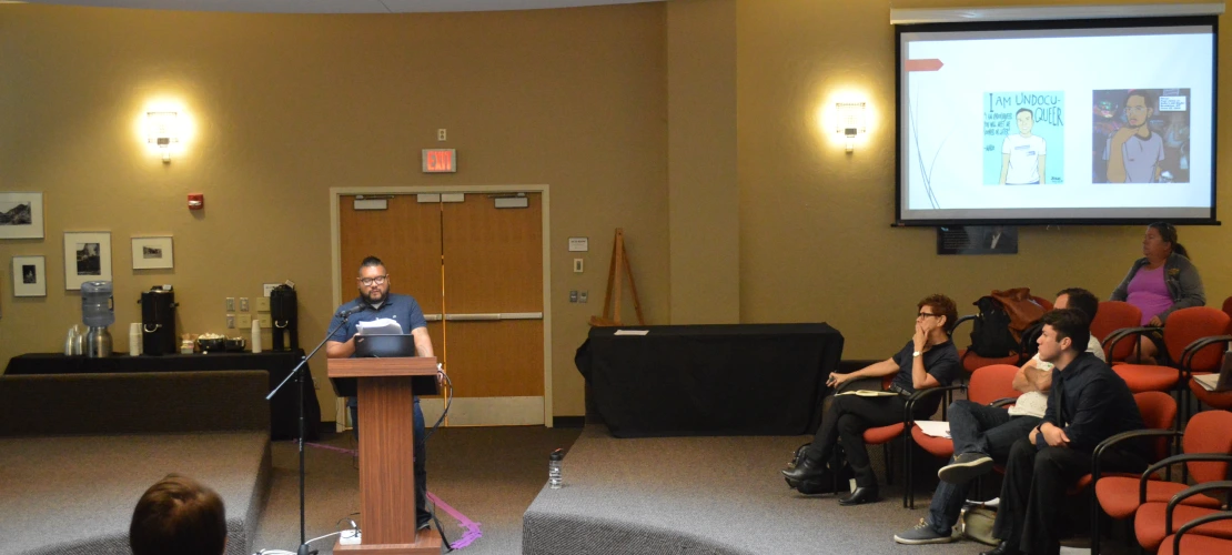 Juan Ochoa, presenter, image by Gloria A. Negrete-Lopez