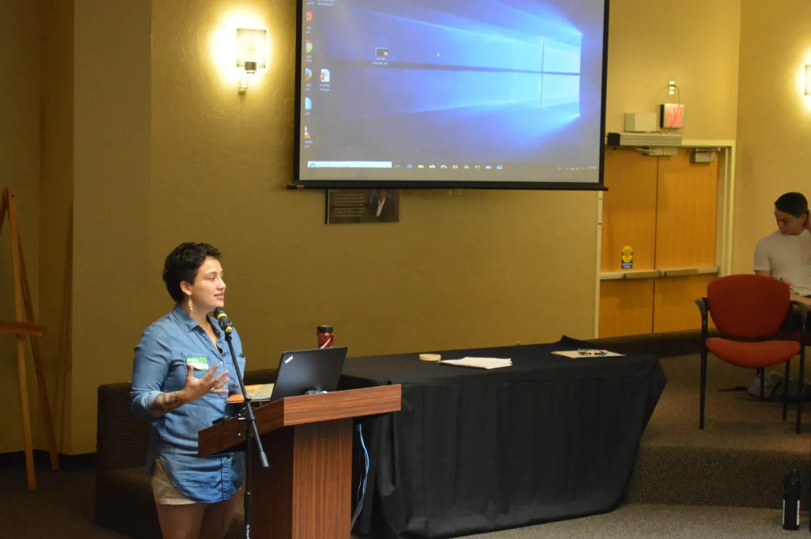 Alejandra Ramírez, presenter, image by Gloria A. Negrete-Lopez